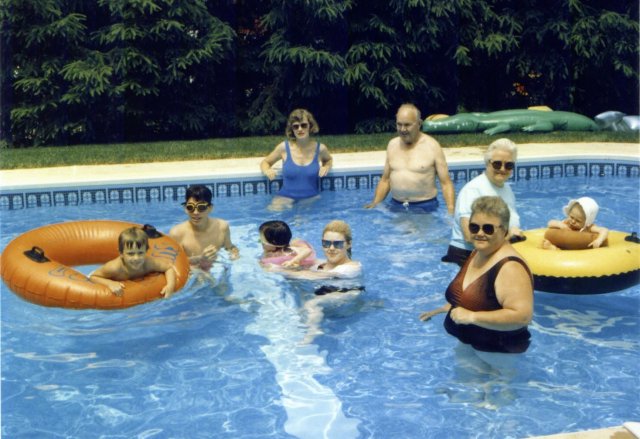 1990-06 Enjoying the pool with Mag & Dobe & co..jpg