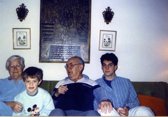 1992-11 Thanksgiving with Mag and Dobe.jpg