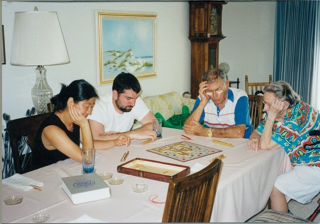 2001-06-28 Scrabble in Florida - Jo helping.jpg