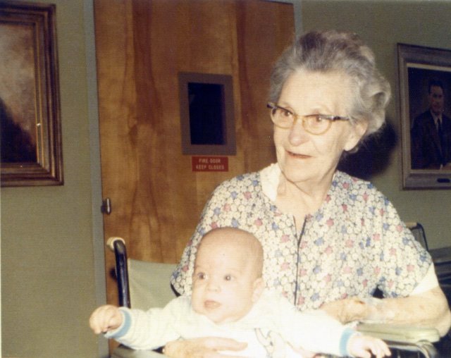 1977-03-31 Meeting Mama Roxie Thomas Memorial Hospital.jpg