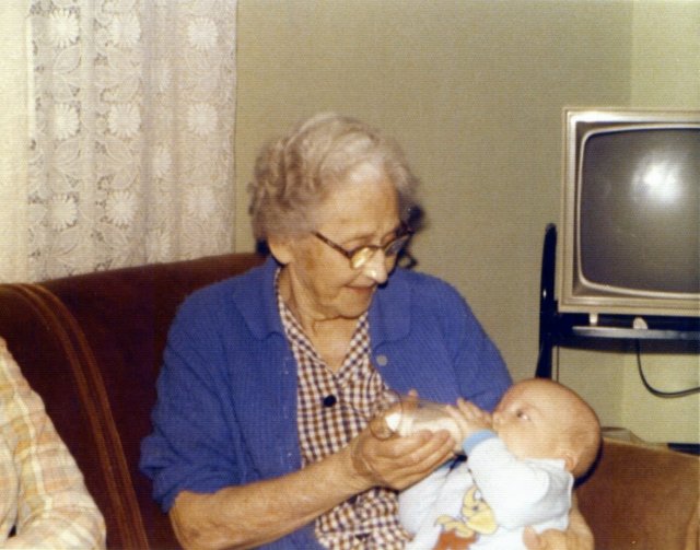 1977-04-12 Meeting Great Grandmother Ross.jpg