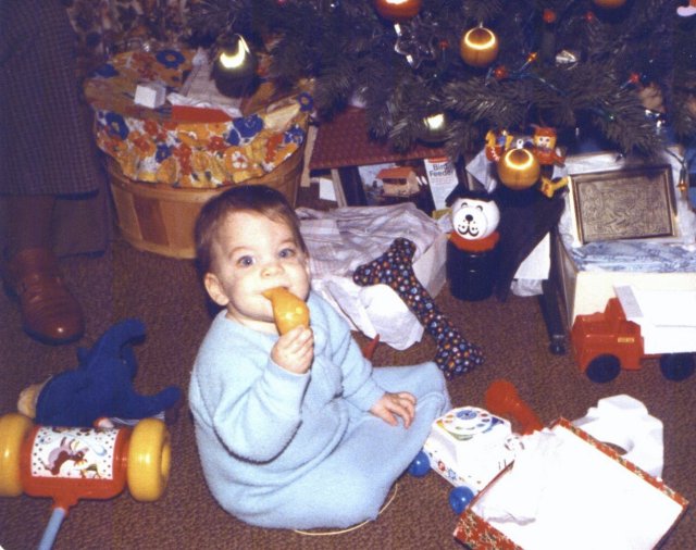 1977-12-25 Santa loot in Dunbar.jpg