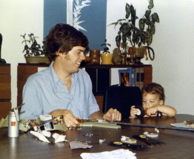 1978-07 Working with tools and Daddy.jpg