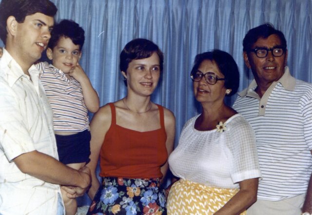 1980-05 Ross Family in Satellite Beach.jpg