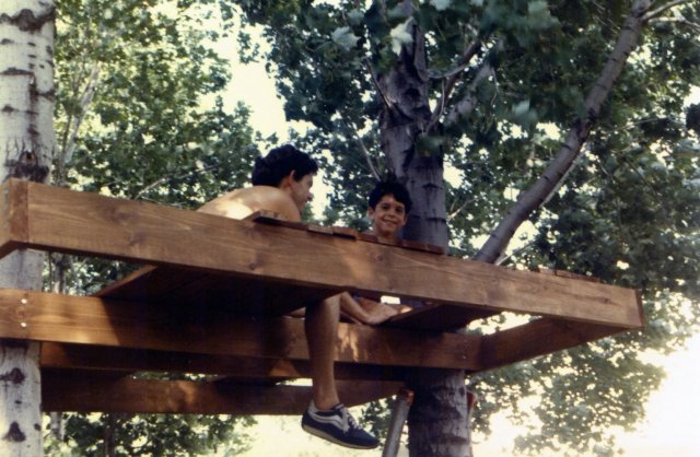 1983-07-Dad and Bill build tree house.jpg